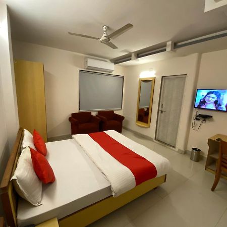Hotel Riverfront Ahmedabad Exterior foto