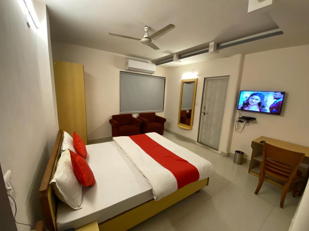 Hotel Riverfront Ahmedabad Exterior foto