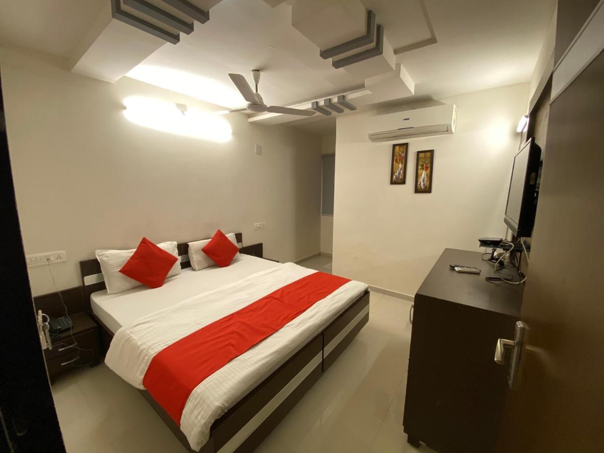 Hotel Riverfront Ahmedabad Exterior foto