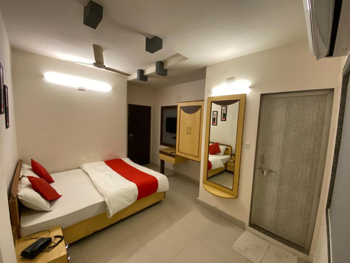 Hotel Riverfront Ahmedabad Exterior foto
