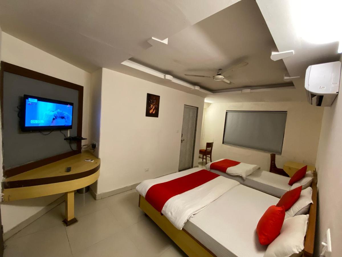 Hotel Riverfront Ahmedabad Exterior foto